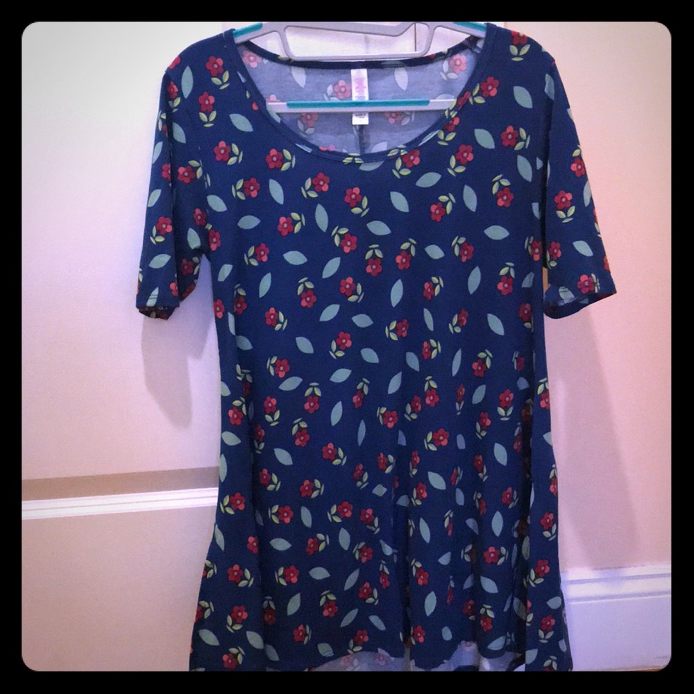 Lula Roe Perfect Tee xxs